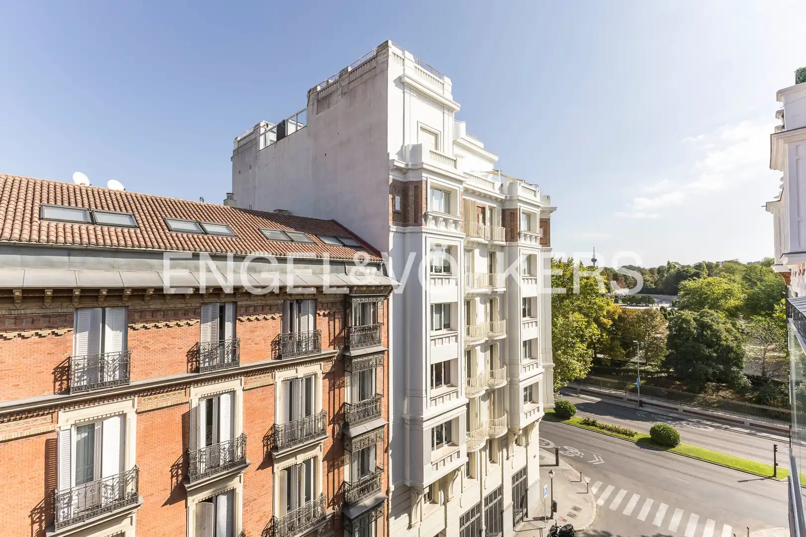 Außenansicht von Wohnung zur Miete in Madrid mit Klimaanlage, Heizung und Terrasse