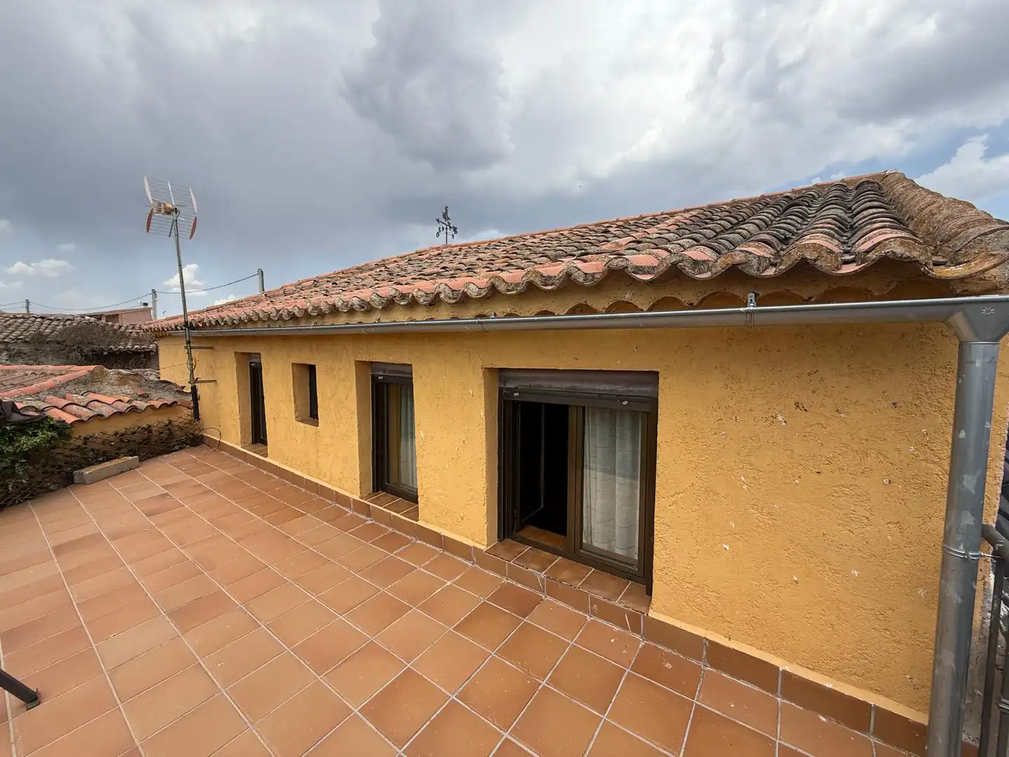 Vista exterior de Casa adosada en venta en La Torre con Calefacción, Jardín privado y Terraza