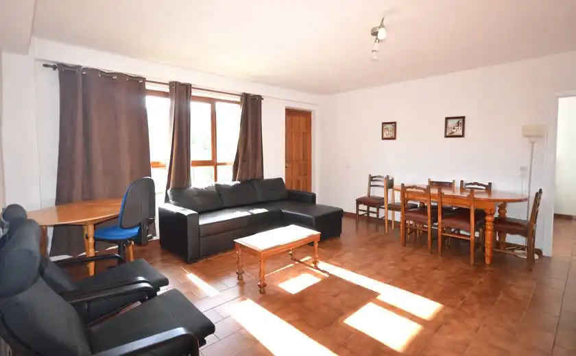 Sala de estar de Apartamento de alquiler en Llanes con Jardín privado, Terraza y Amueblado