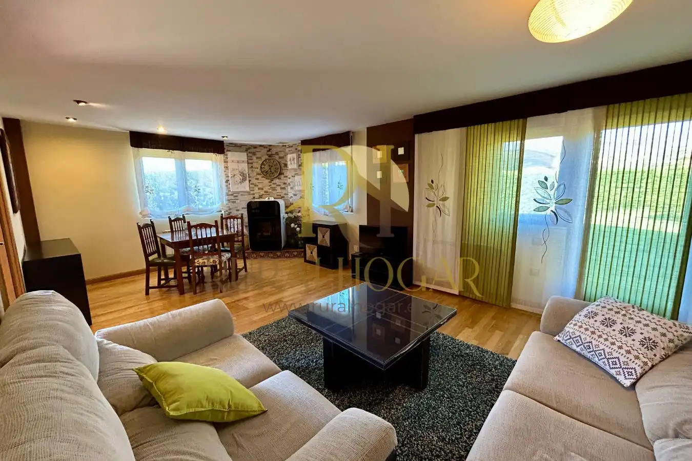Sala de estar de Casa o chalet en venta en Riaño con Calefacción, Jardín privado y Terraza