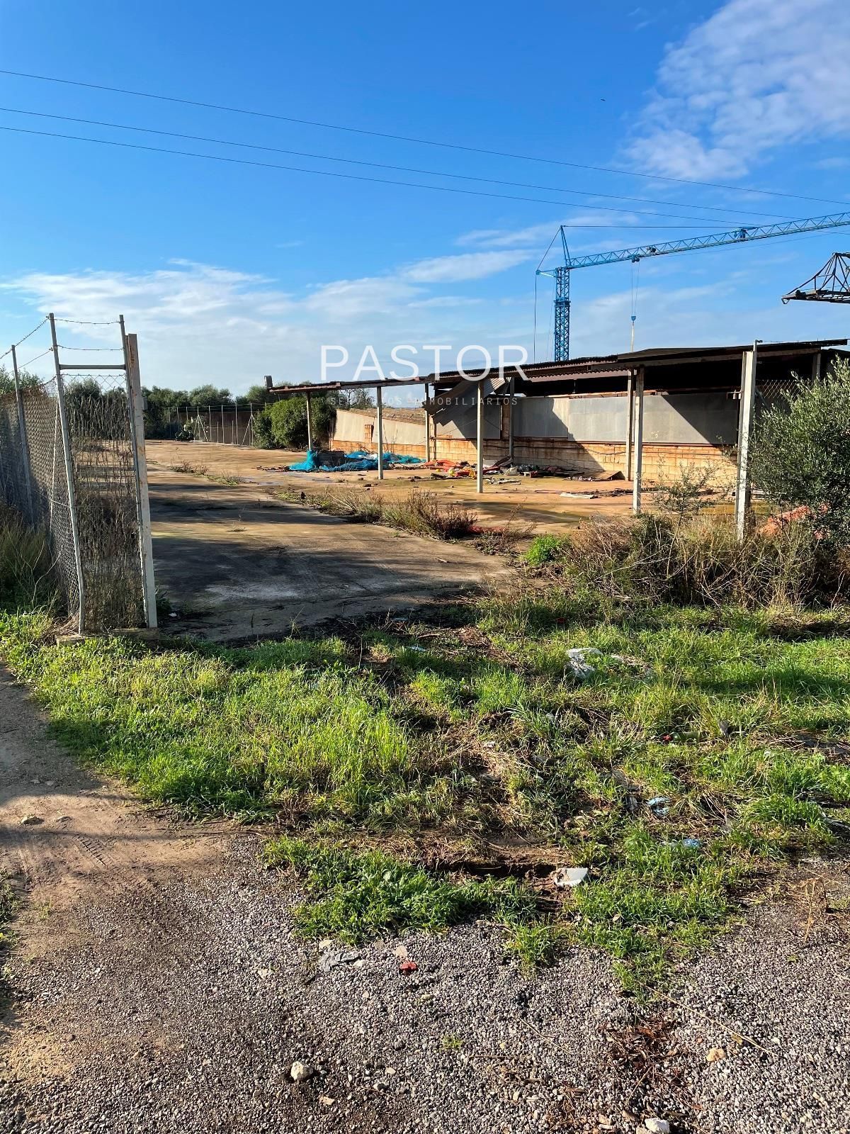 Residencial de lloguer a trencadors de pedra, Muro
