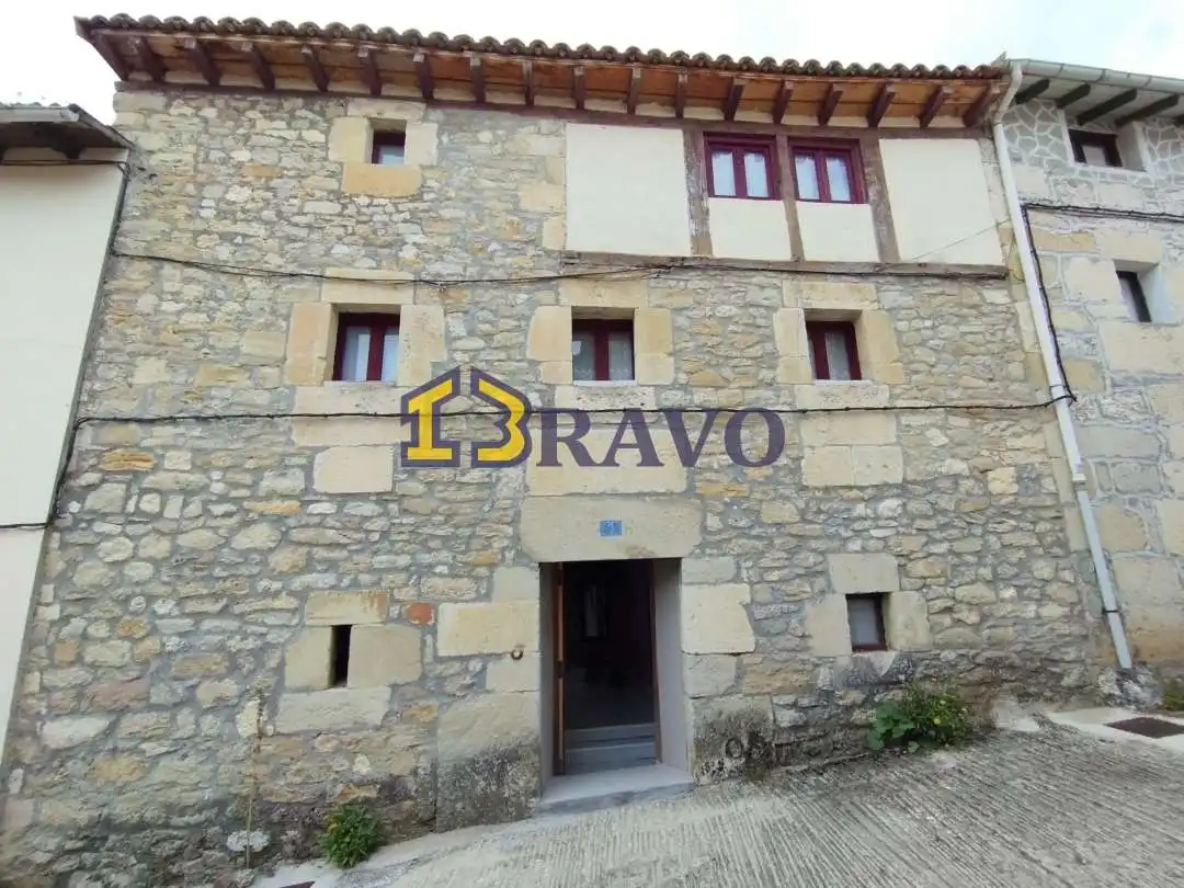 Exterior view of Houses for sale in Medina de Pomar, Burgos