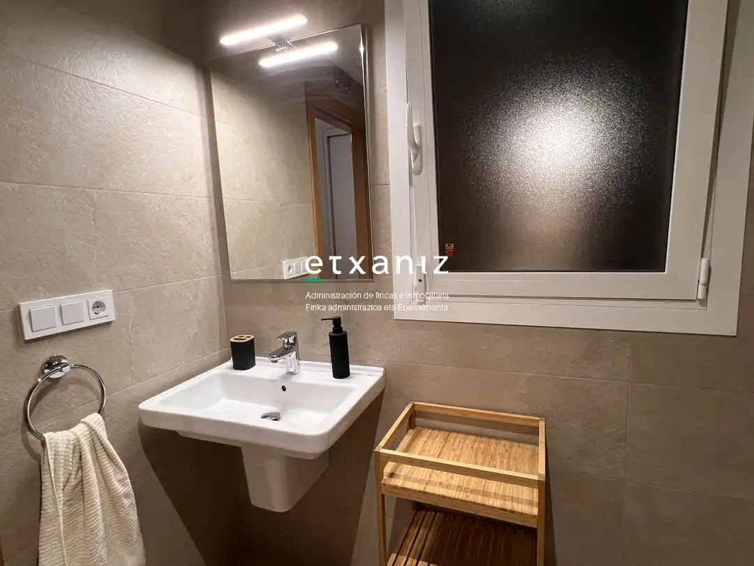 Bathroom of Flat for rent in Donostia - San Sebastián   with Heating, Terrace and Oven