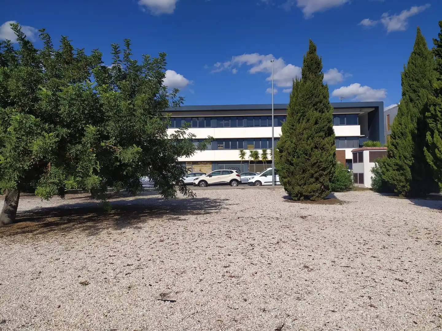 Vista exterior de Oficina en venda en Salteras