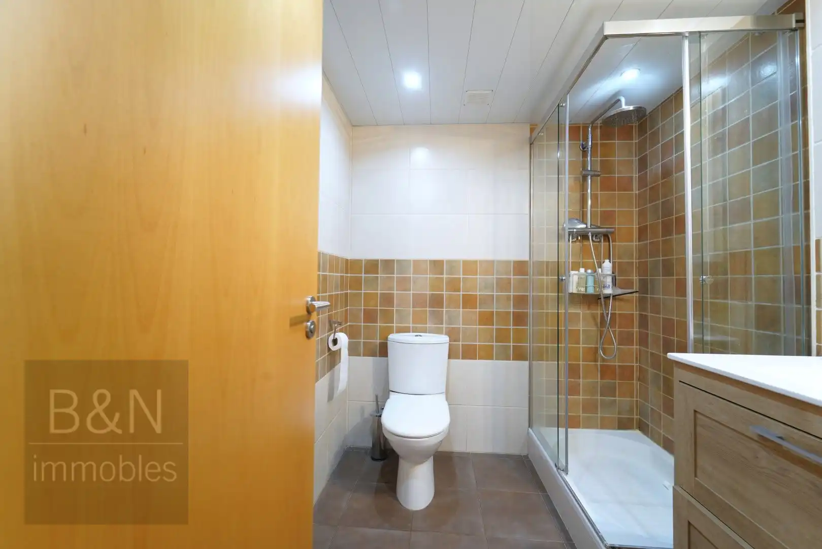 Baño de Piso en venta en Terrassa con Aire acondicionado, Calefacción y Piscina