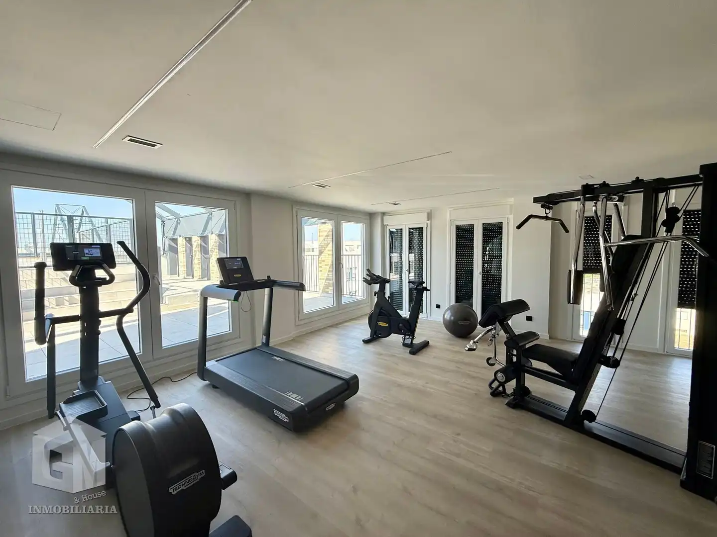 Apartments for rent in Madrid  with Air Conditioner, Heating and Storage room