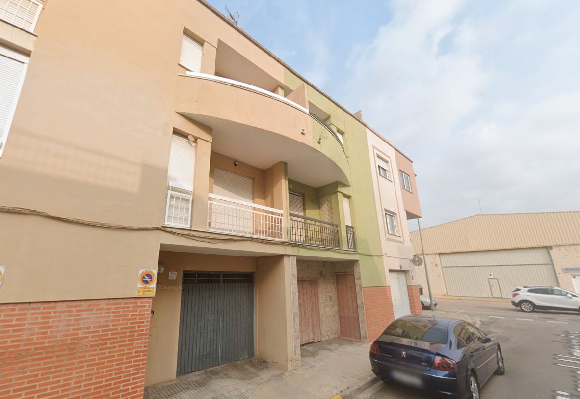 Vista exterior de Pis en venda en L'Alcúdia amb Terrassa, Traster i Balcó