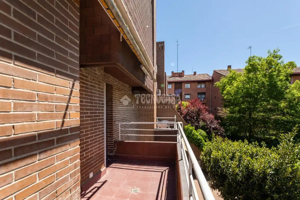 Vista exterior de Casa adosada en venta en Las Rozas de Madrid con Aire acondicionado, Calefacción y Terraza