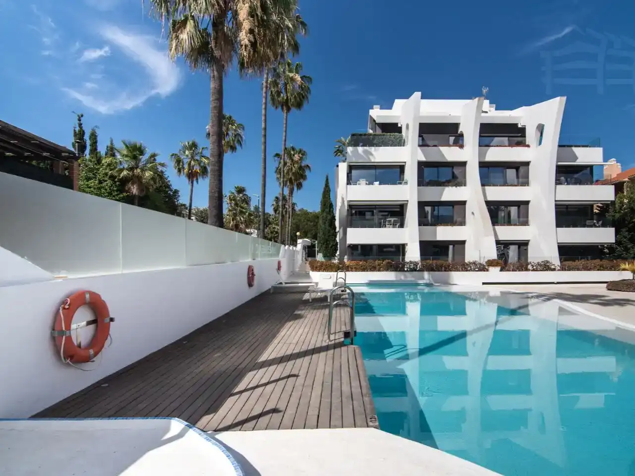 Piscina de Pis en venda en Marbella amb Aire condicionat, Piscina i Balcó