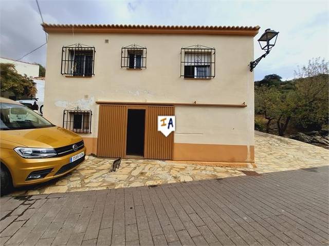 Casa adosada en Venta en Alcaucín