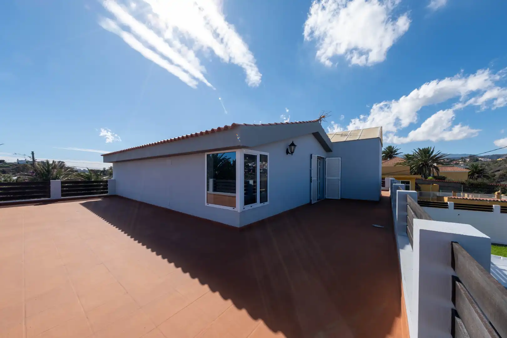 Vista exterior de Casa o xalet en venda en Las Palmas de Gran Canaria amb Jardí privat, Terrassa i Traster
