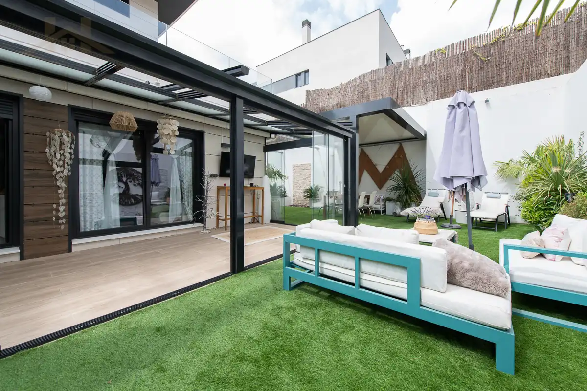 Terrasse von Maisonette zum Verkauf in Boadilla del Monte mit Klimaanlage, Privatgarten und Abstellraum
