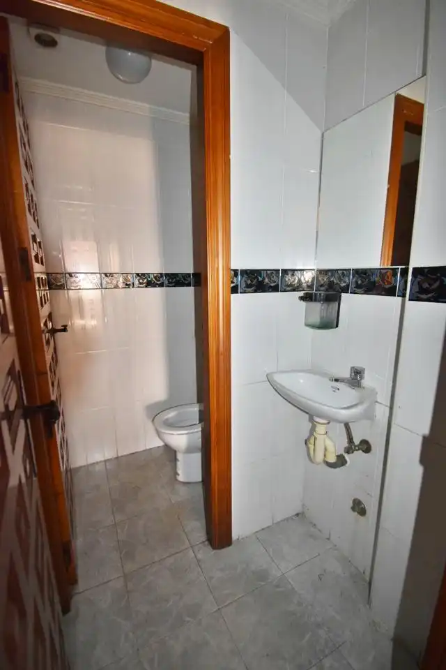 Bany de Local en venda en Pedrajas de San Esteban amb Aire condicionat