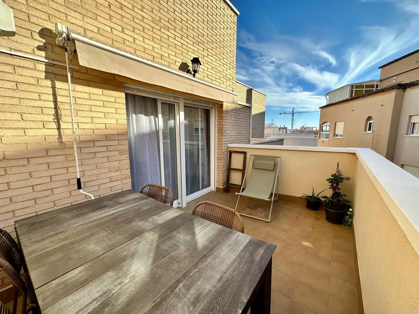Penthouse with terrace for sale in Calle Almudena