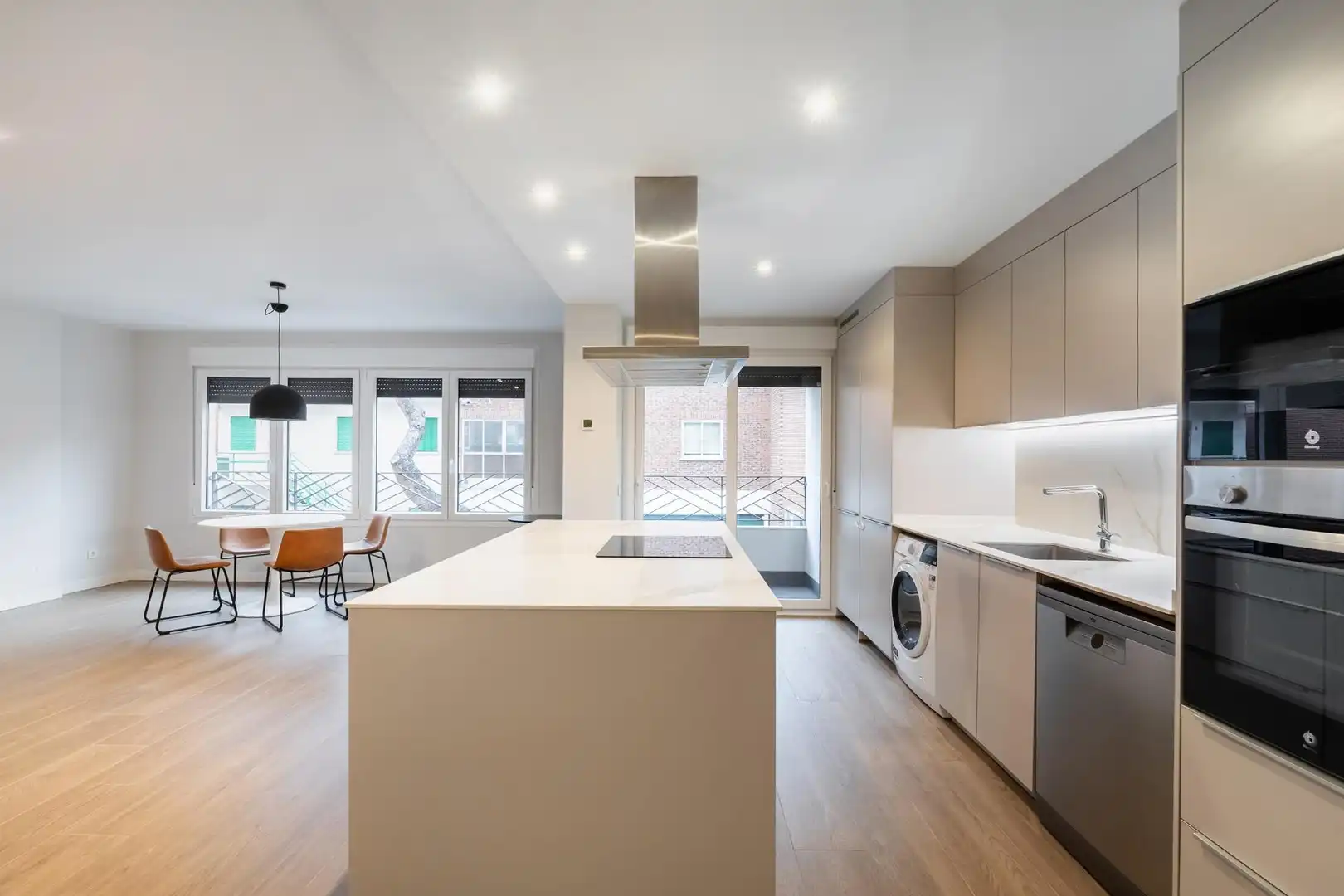 Duplex with garden for sale in Calle del Doctor Ramón Muncharaz 4, imagen 4