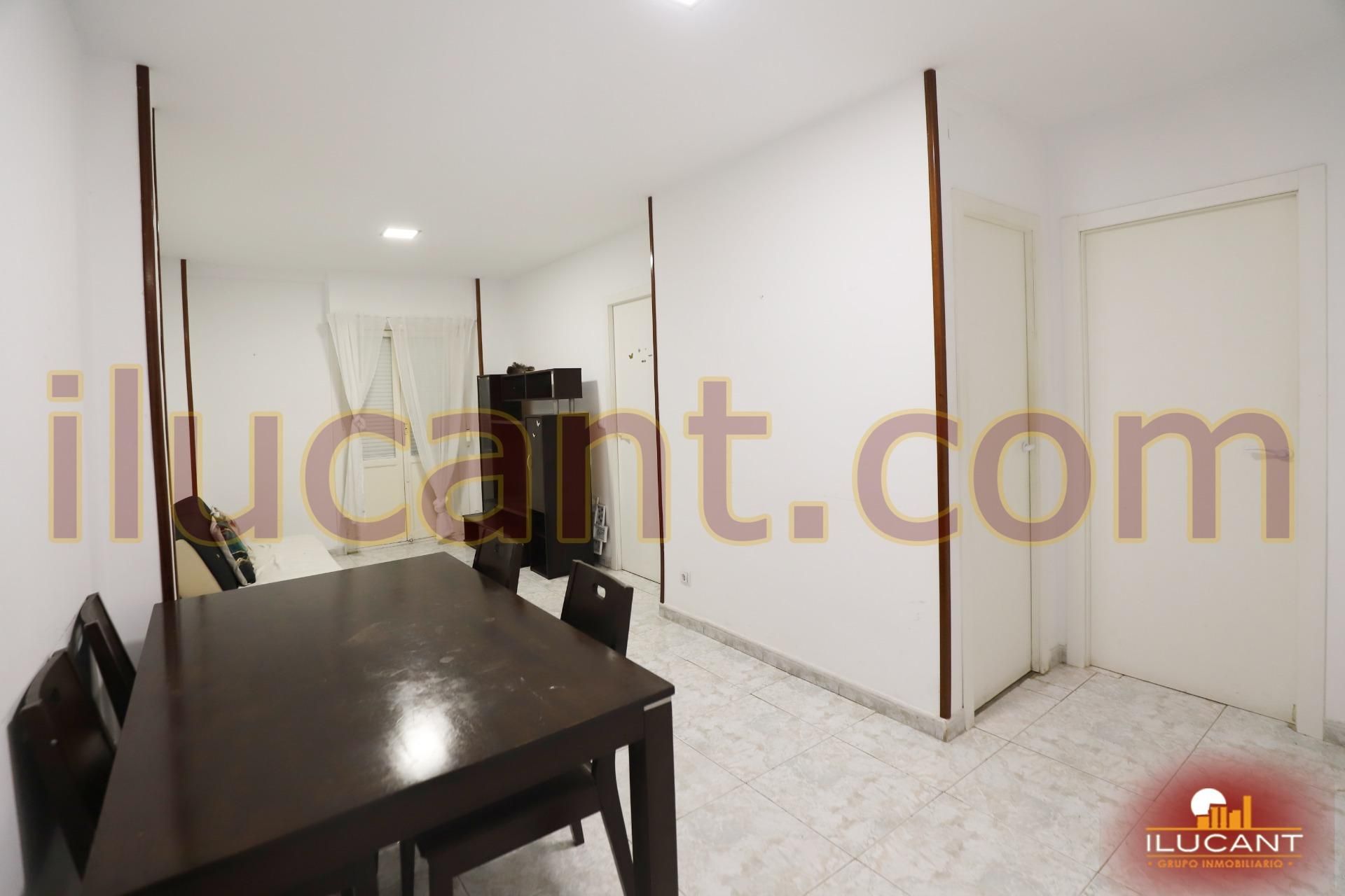Piso en venta en Alicante / Alacant con Balcón