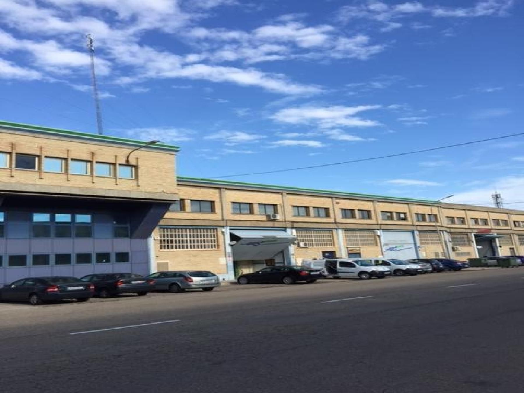 Vista exterior de Nave industrial en venta en  Zaragoza Capital