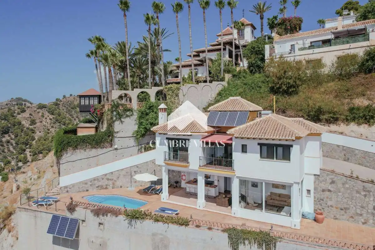 Vista exterior de Casa o chalet en venta en Almuñécar con Terraza, Amueblado y Internet