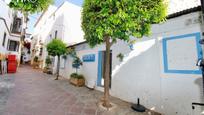 Vista exterior de Casa o xalet en venda en Marbella amb Terrassa