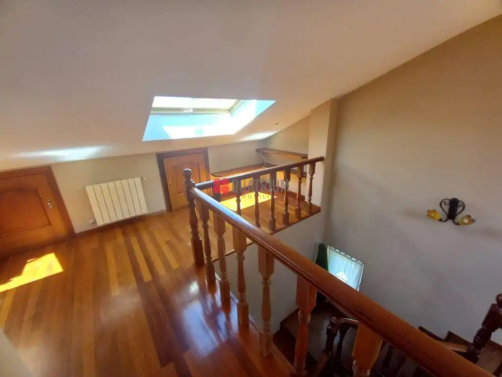 Casa o chalet de alquiler en Santiago de Compostela  con Calefacción, Jardín privado y Trastero
