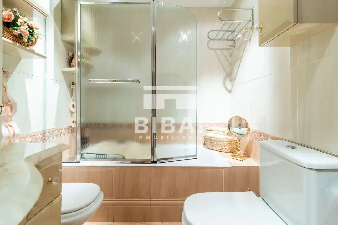 Badezimmer von Wohnung zum Verkauf in Arrasate / Mondragón mit Heizung, Terrasse und Balkon