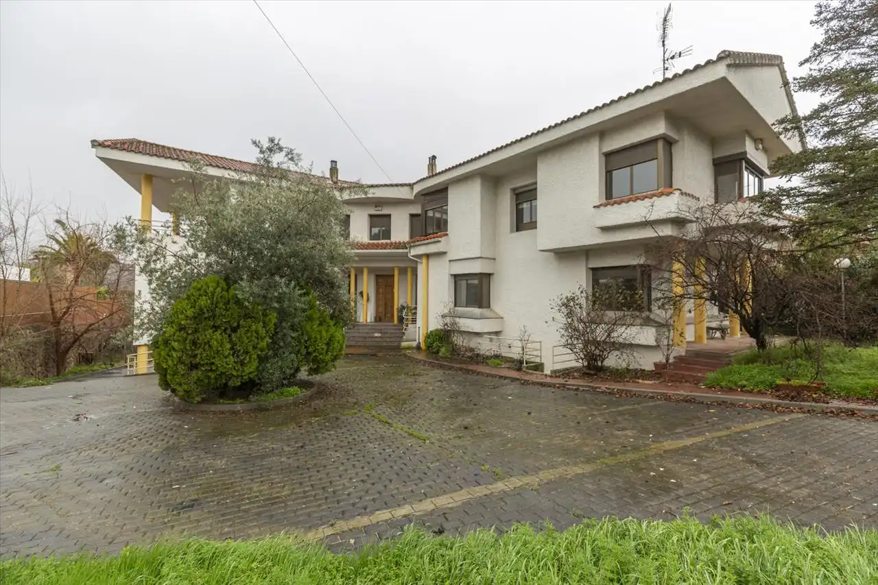 Exterior view of Houses for sale in Villaviciosa de Odón  with Private garden, Terrace and Swimming Pool
