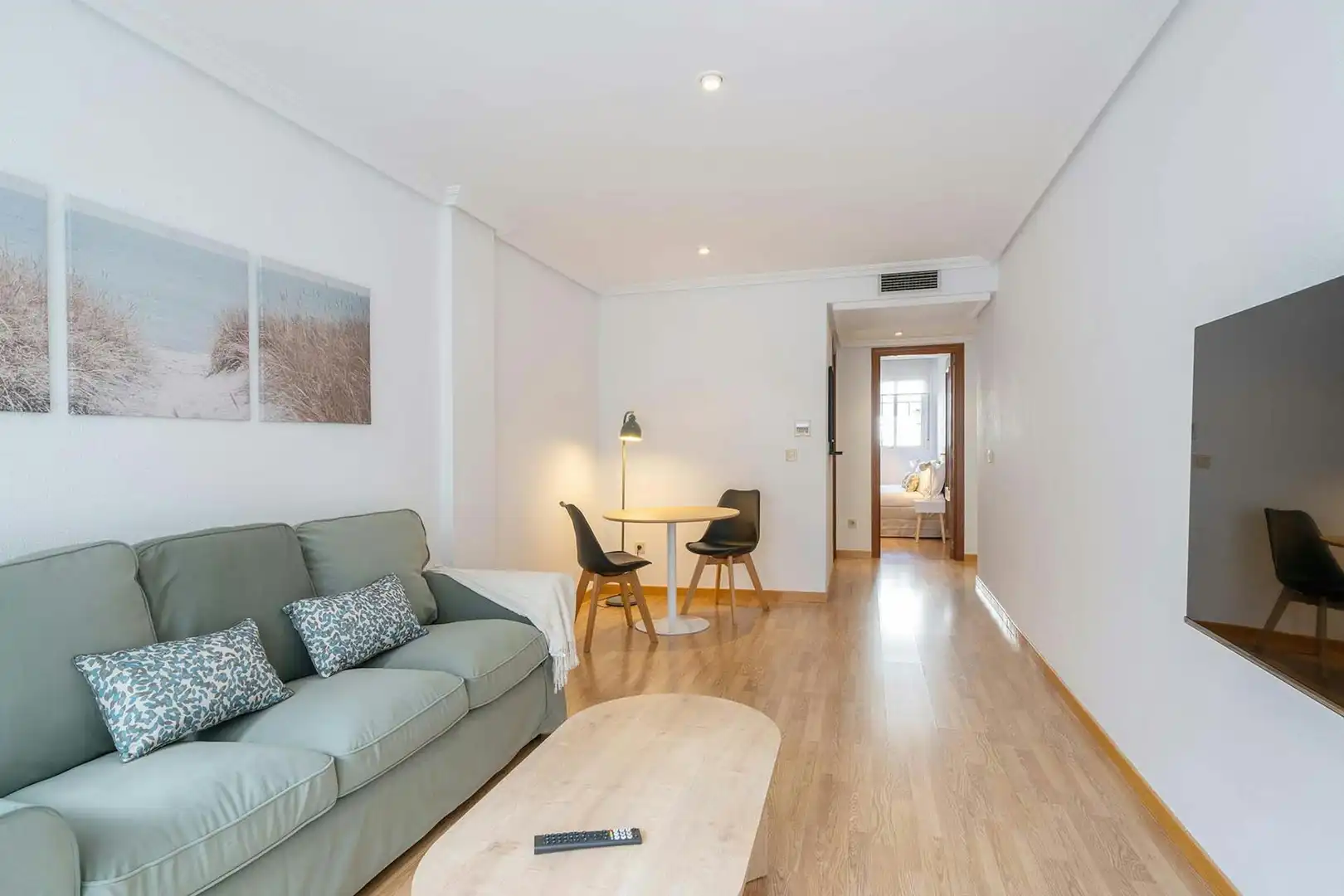 Living room of Flat for rent in Madrid  with Air Conditioner and Washing machine