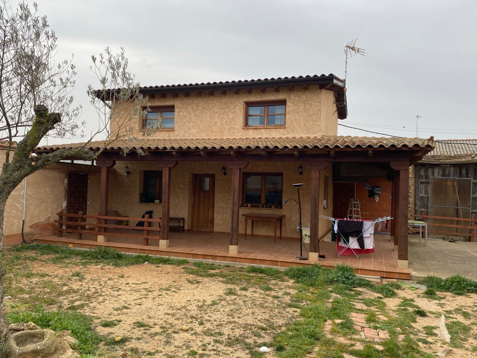 Vista exterior de Casa o xalet en venda en Castrogonzalo amb Calefacció i Moblat