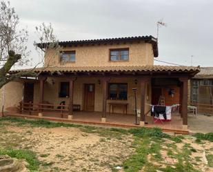 Exterior view of House or chalet for sale in Castrogonzalo  with Heating and Furnished