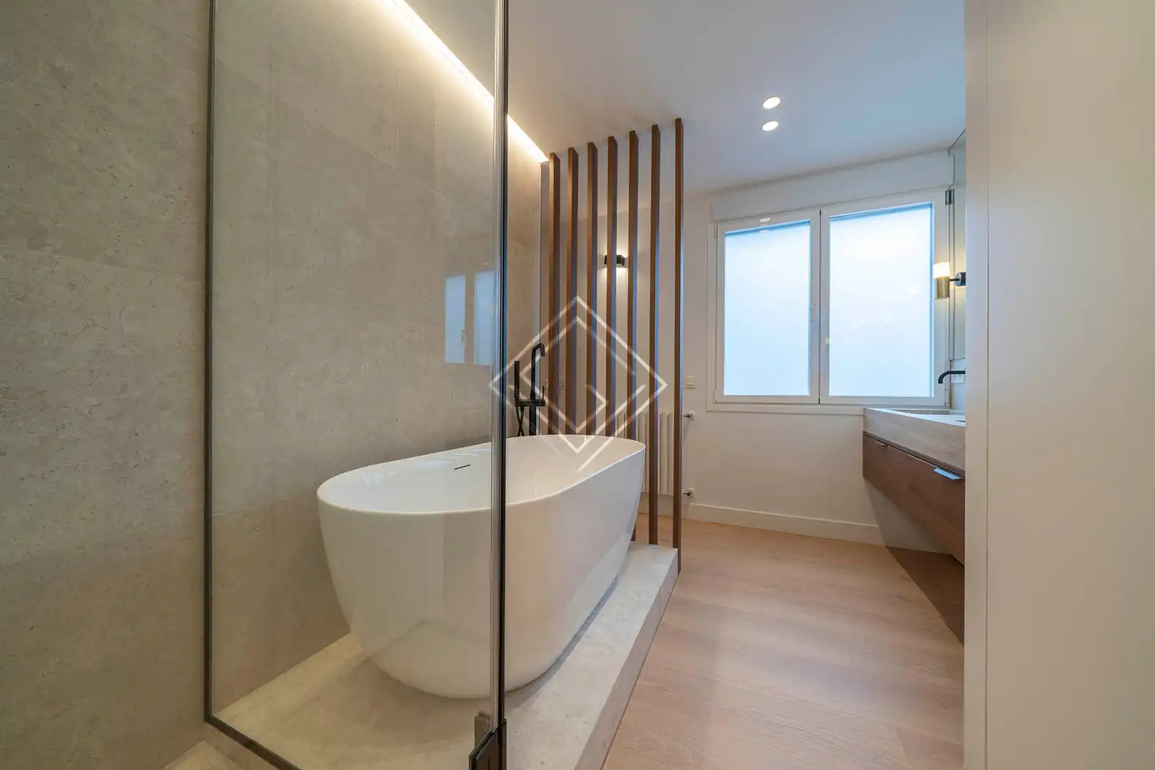 Badezimmer von Wohnung zum Verkauf in Madrid mit Klimaanlage, Heizung und Terrasse