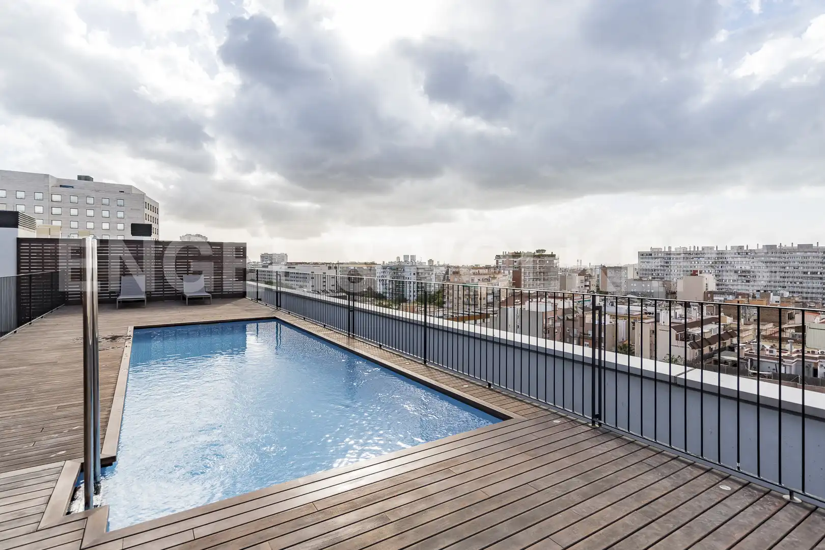 Schwimmbecken von Dachboden zum Verkauf in Barcelona mit Klimaanlage, Heizung und Parkett