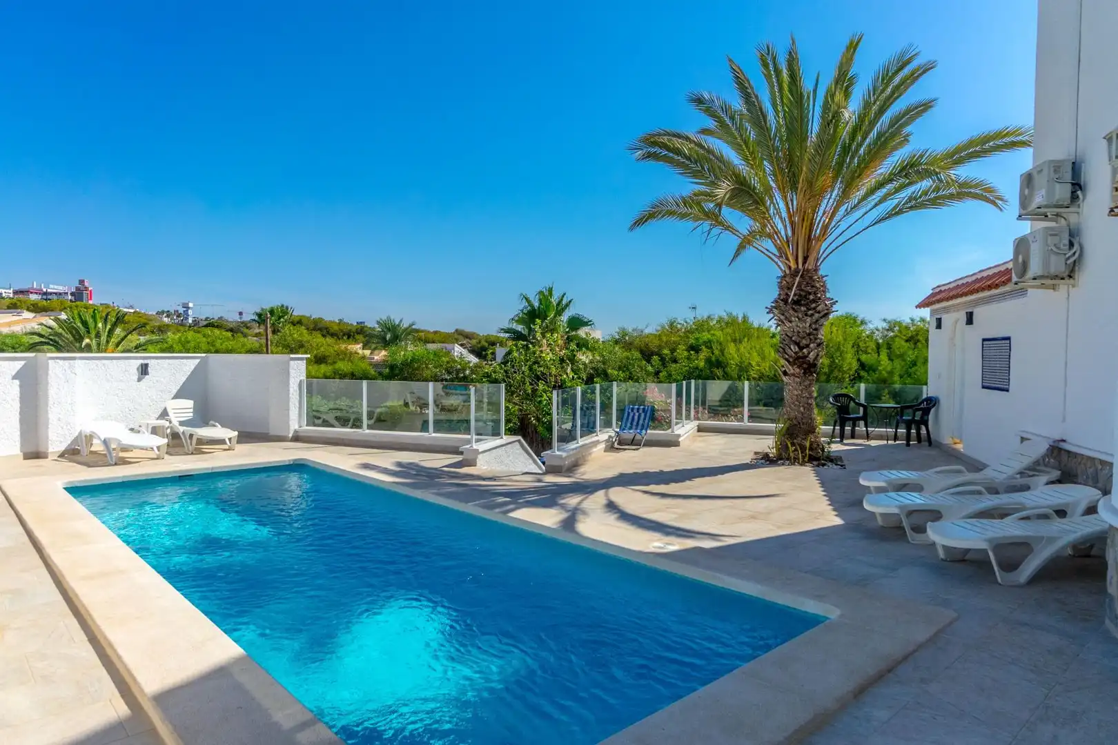 Piscina de Casa o xalet en venda en Orihuela amb Aire condicionat, Jardí privat i Terrassa