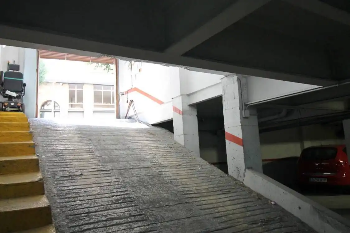 Einzelparkplatz zum Verkauf in Col.legis Nous, imagen 6