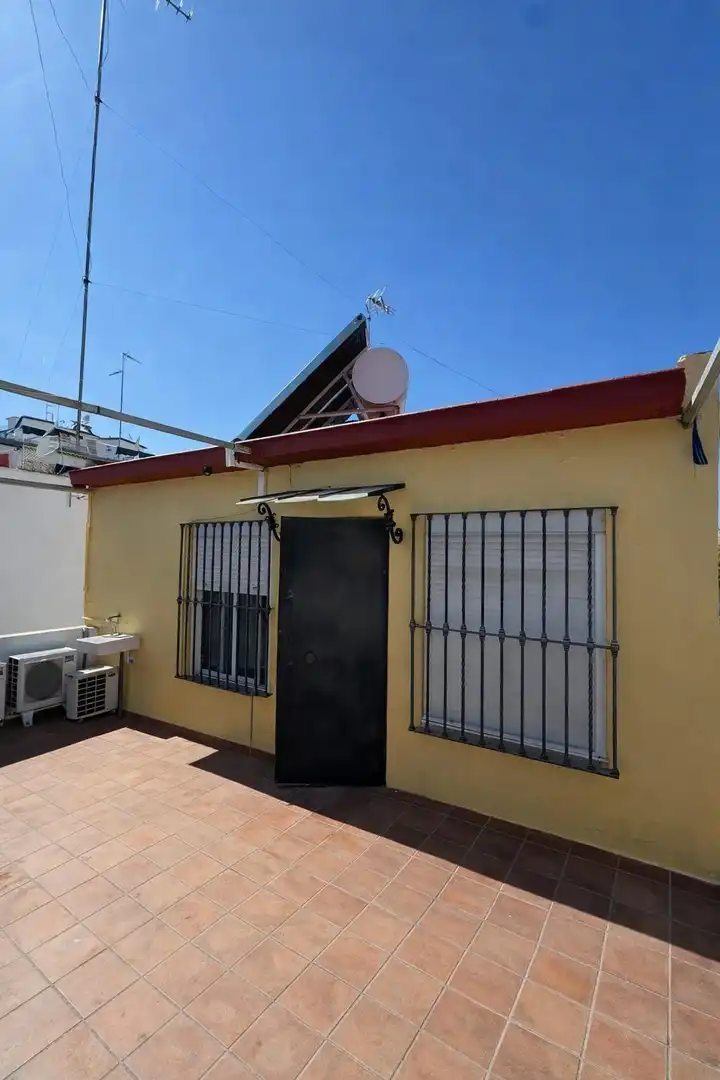 Vista exterior de Casa adosada en venda en Sevilla