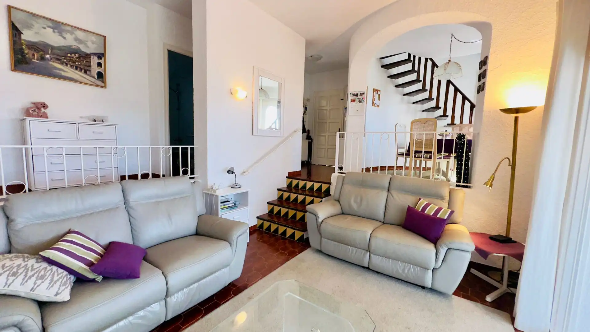 Sala de estar de Casa o chalet en venta en L'Estartit con Aire acondicionado, Calefacción y Jardín privado
