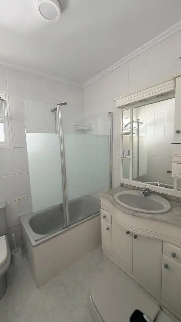 Badezimmer von Wohnung zur Miete in Ferrol mit Möbliert und Internet