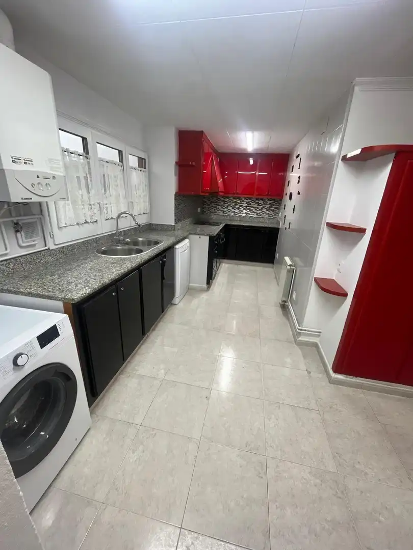 Cocina de Piso de alquiler en Girona con Terraza