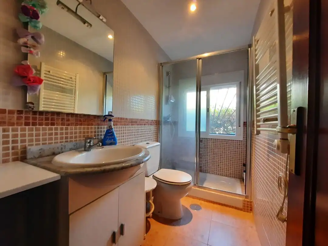 Baño de Casa o chalet en venta en Escalona con Calefacción, Jardín privado y Trastero