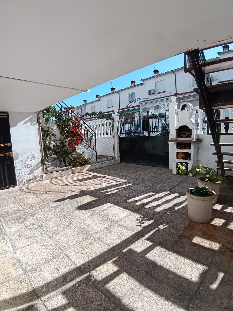 Jardí de Casa o xalet en venda en Navaluenga amb Jardí privat, Terrassa i Moblat