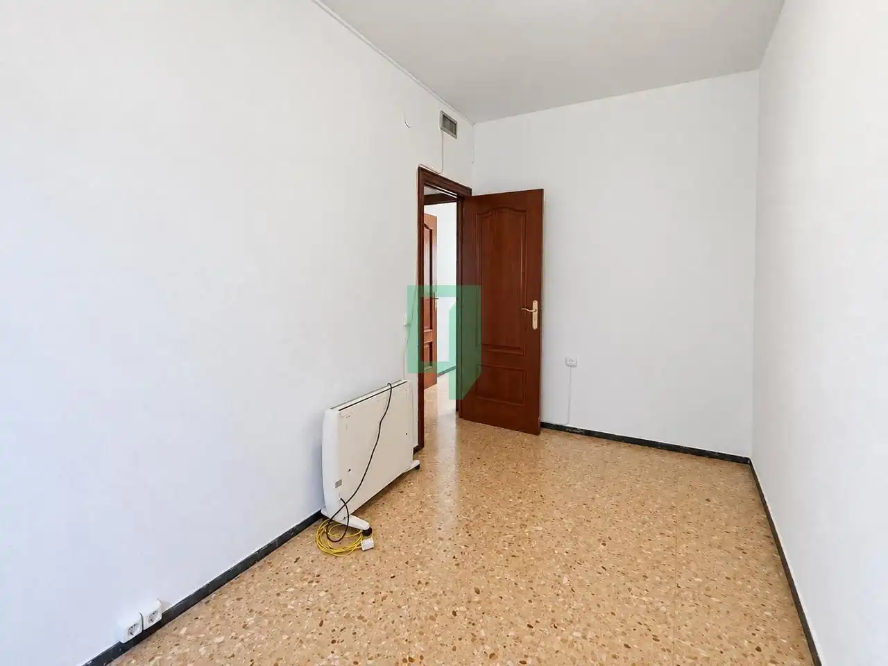 Flat for sale in Badalona  with Air Conditioner and Balcony
