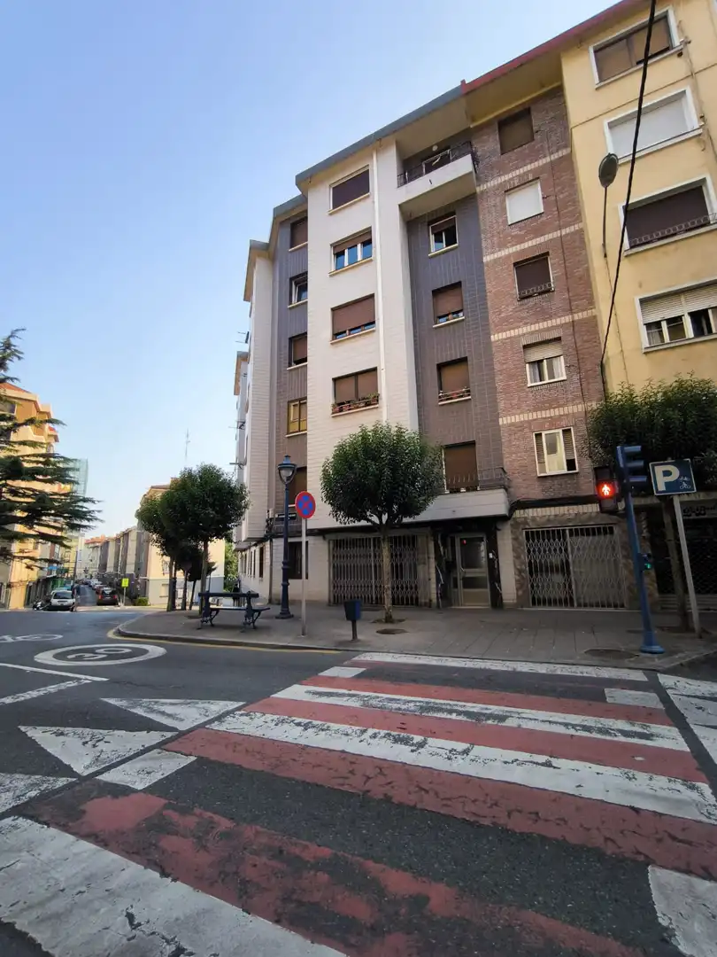 Vista exterior de Pis en venda en Portugalete amb Calefacció