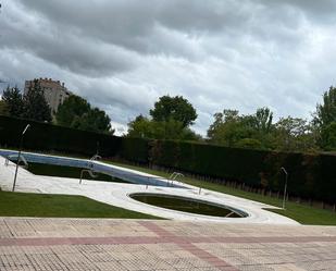 Piscina de Pis en venda en Valladolid Capital amb Calefacció, Parquet i Terrassa