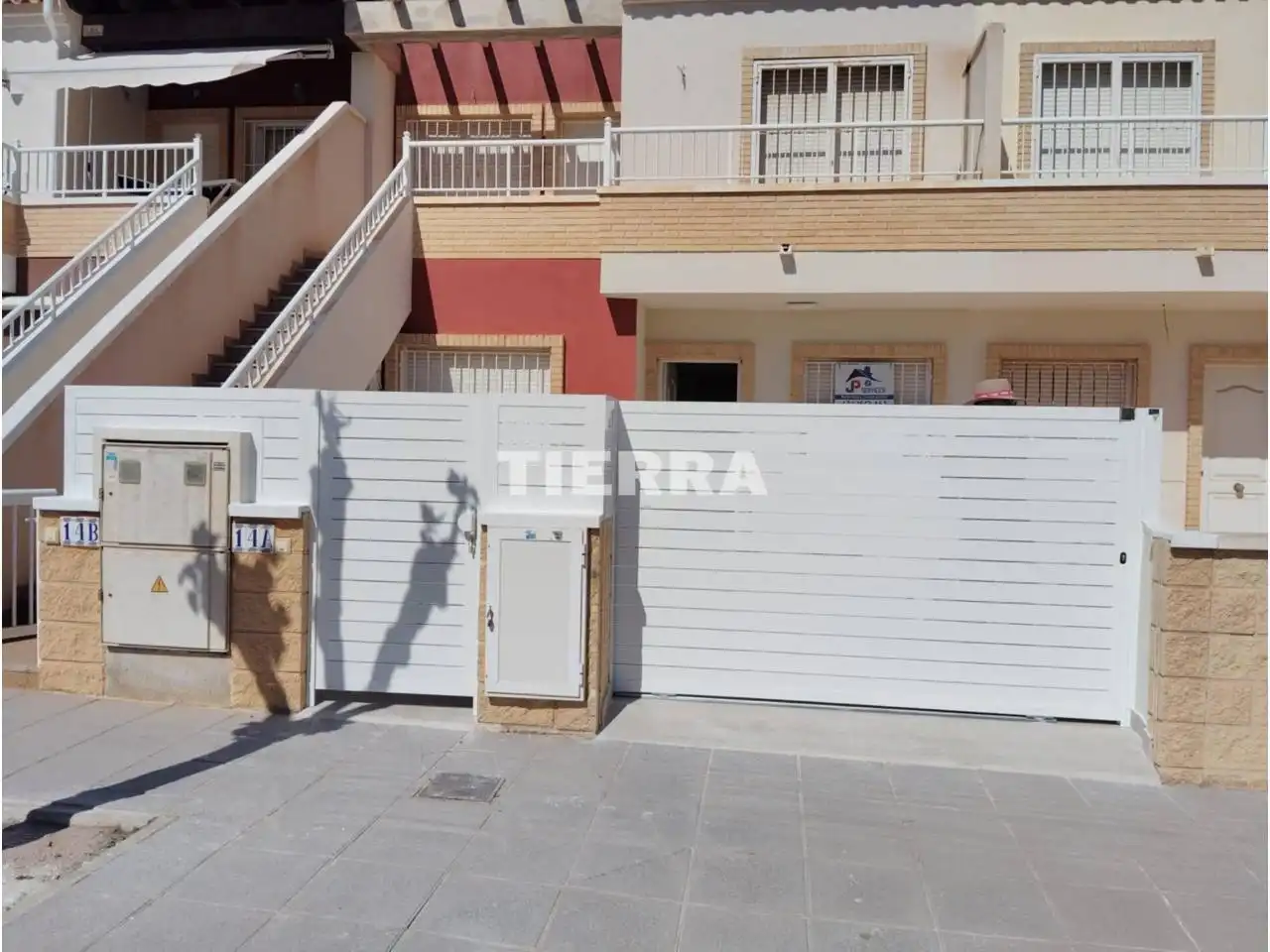 Vista exterior de Casa adosada en venta en Pilar de la Horadada con Piscina comunitaria