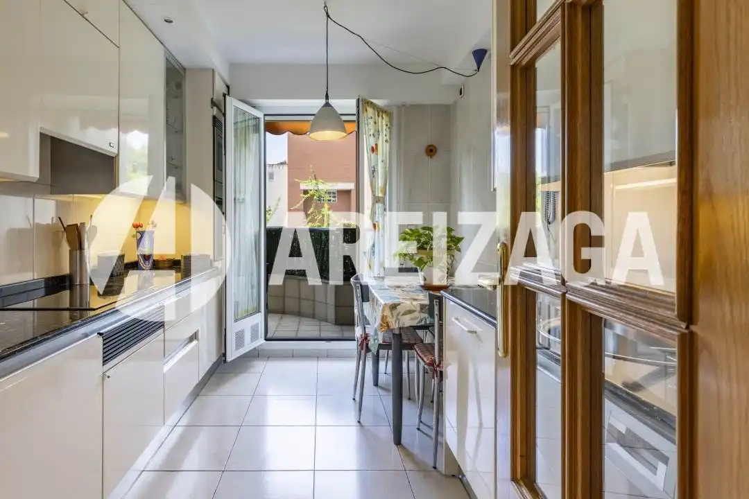 Kitchen of Flat for sale in Donostia - San Sebastián   with Heating, Terrace and Storage room