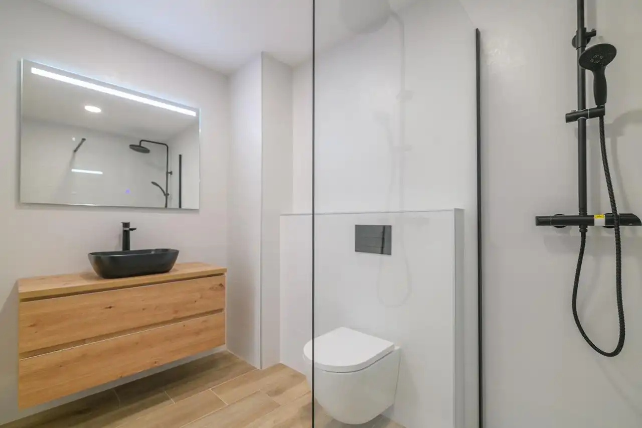 Baño de Piso en venta en Montmeló con Aire acondicionado, Calefacción y Alarma