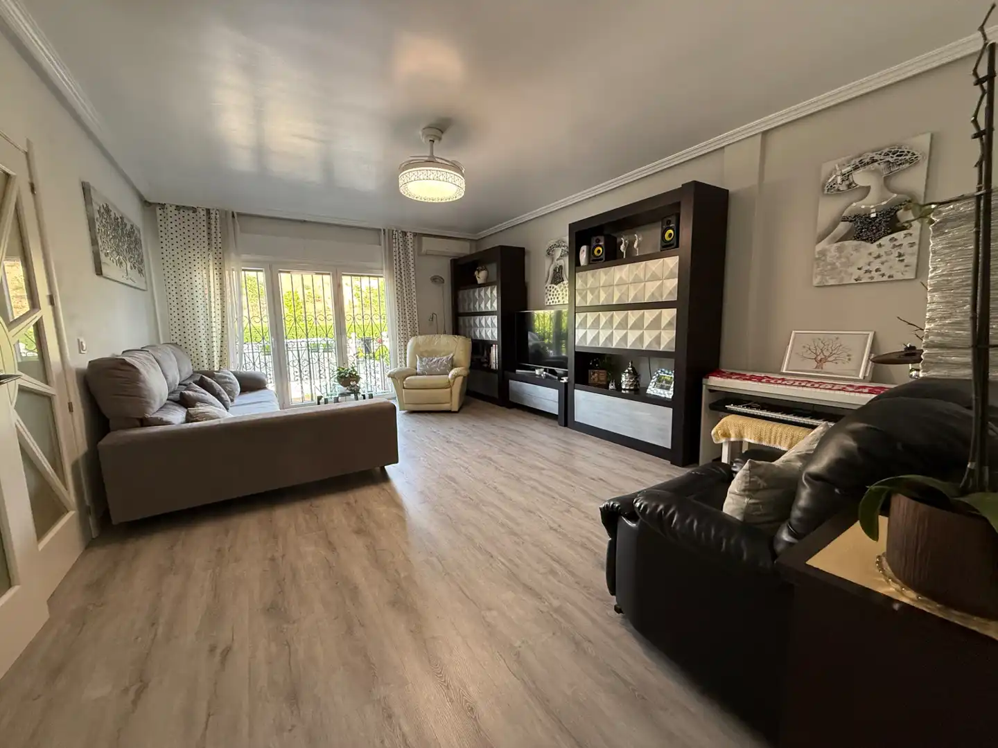 Sala de estar de Casa adosada en venta en Arganda del Rey con Aire acondicionado, Calefacción y Jardín privado