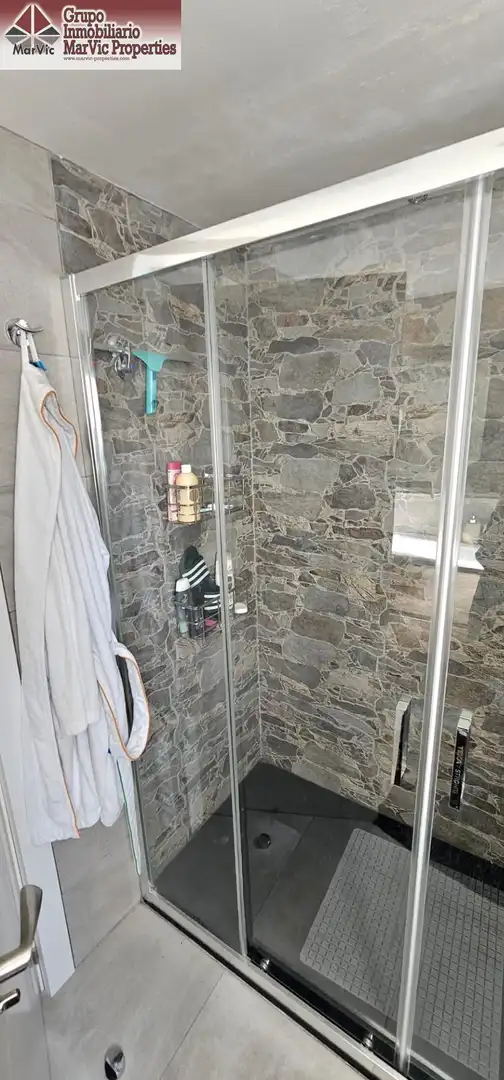 Bany de Casa o xalet en venda en La Nucia amb Aire condicionat, Jardí privat i Terrassa