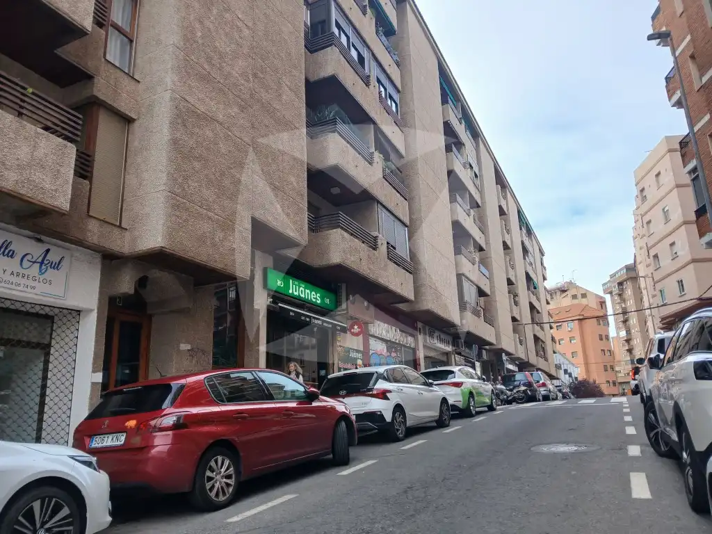 Gewerbefläche zum Verkauf in Calle León Leal