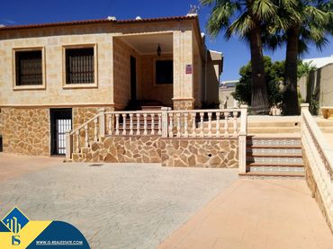 Xalet amb piscina en venda a Los Balcones - Los Altos