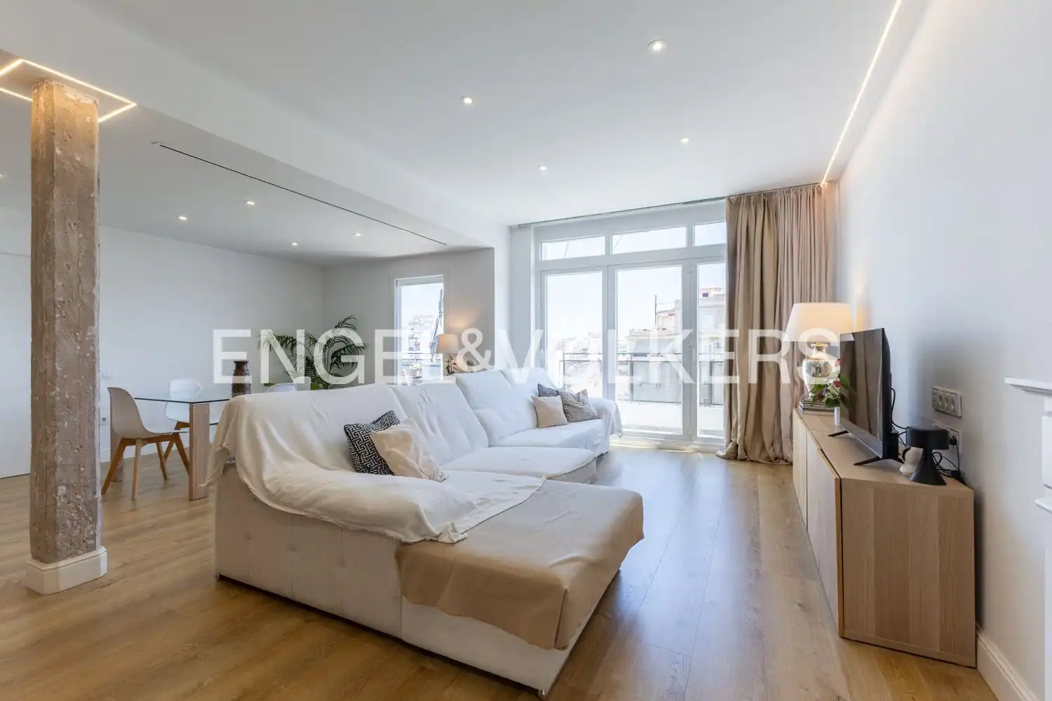 Living room of Flat for sale in Valencia  with Air Conditioner, Heating and Balcony